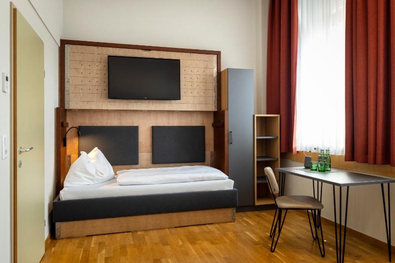 Superior Triple Room image 3