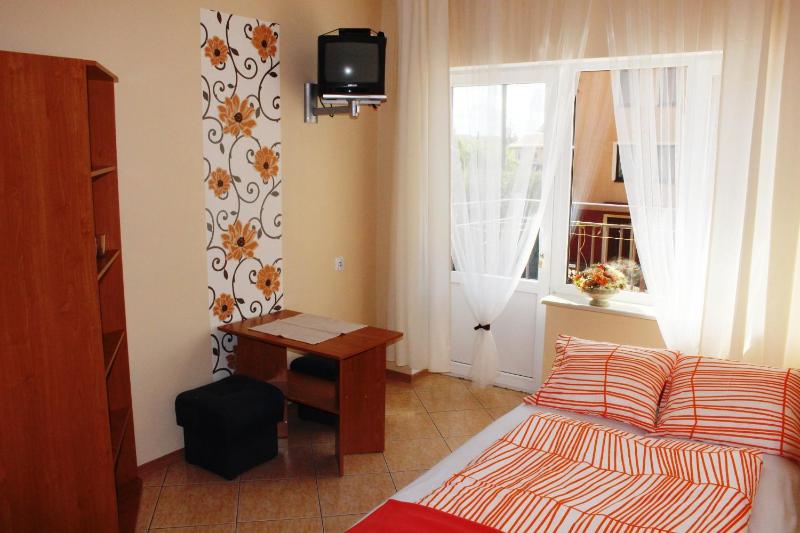 Quadruple Room with Private Bathroom image 4