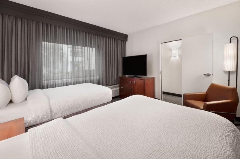 Double Suite with Two Double Beds - Courtyard View image 1