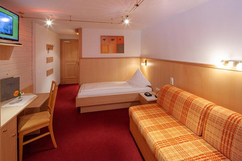 Single Room image 3