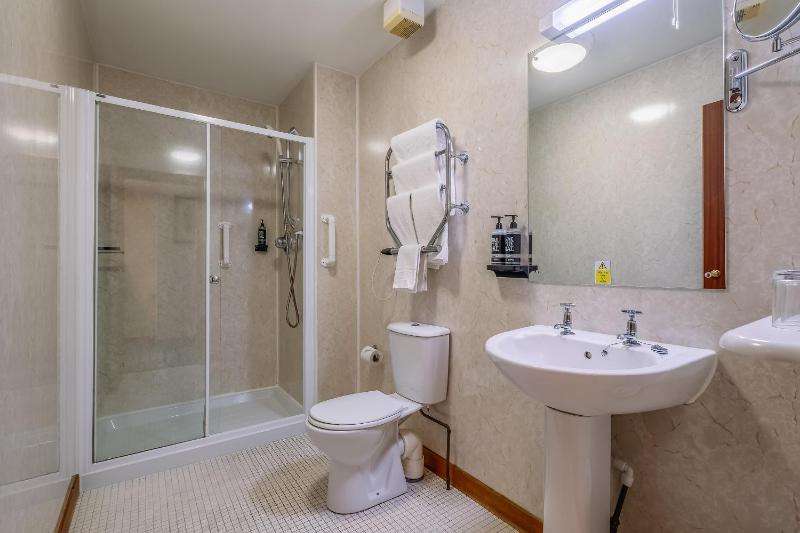 Standard Twin Room image 4