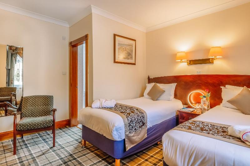 Standard Twin Room image 3