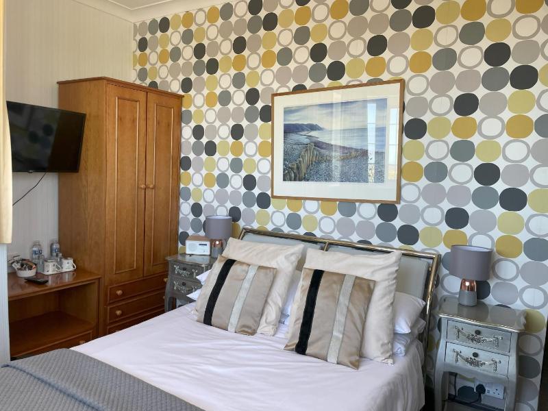 Double Room with Sea View image 4