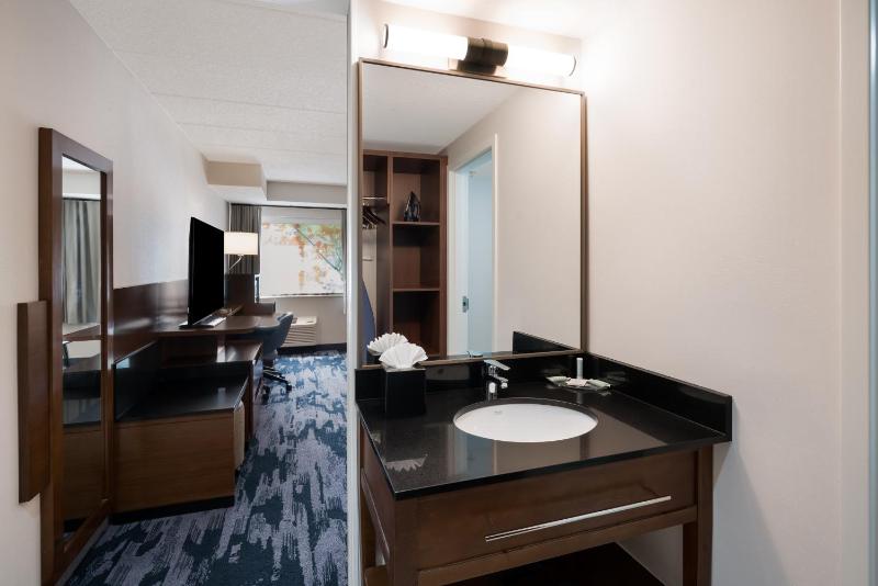 Double Room image 3