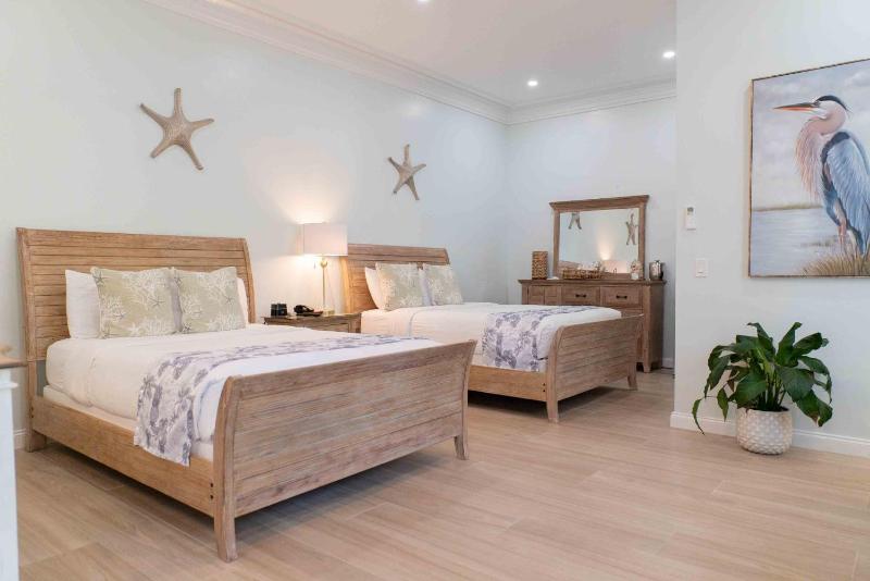 Deluxe Queen Room with Two Queen Beds image 1