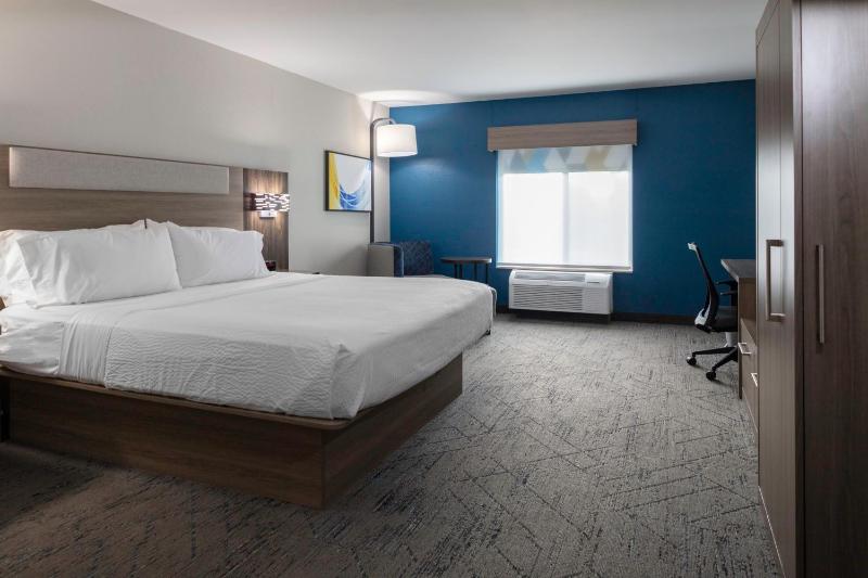 Executive King Room with Mobility Accessible Roll In Shower - Non-Smoking image 2