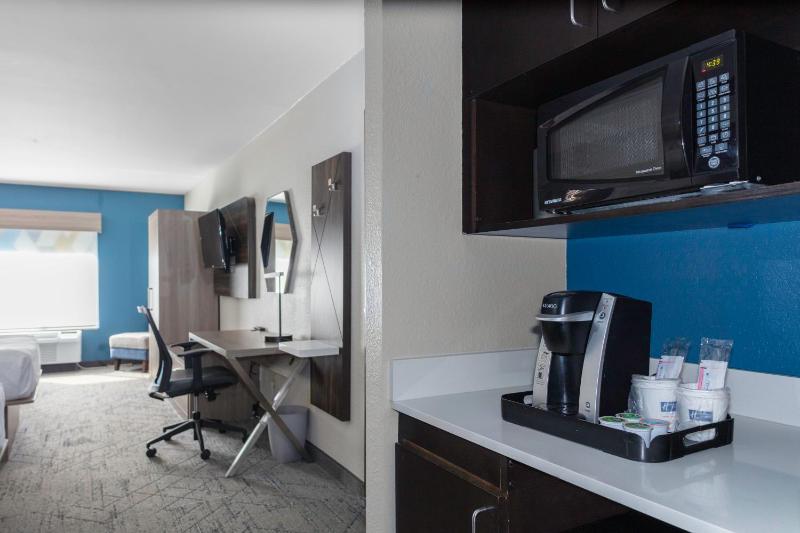 Executive King Room with Mobility Accessible Roll In Shower - Non-Smoking image 1
