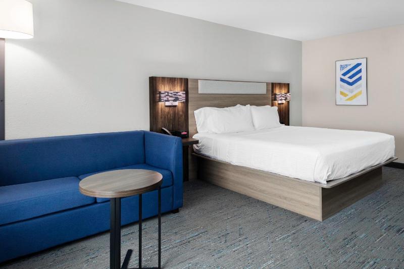 Executive King Room with Mobility Accessible Roll In Shower - Non-Smoking image 4