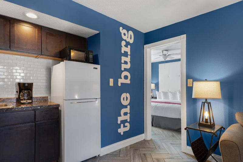 One-Bedroom Apartment image 4