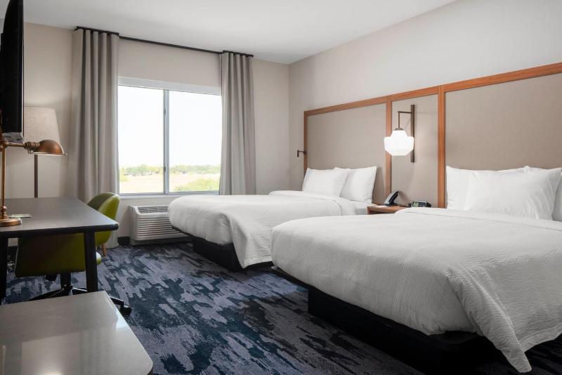 Queen Room with City View image 3