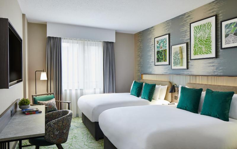 Executive Twin Room image 3