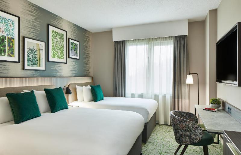 Executive Twin Room image 4