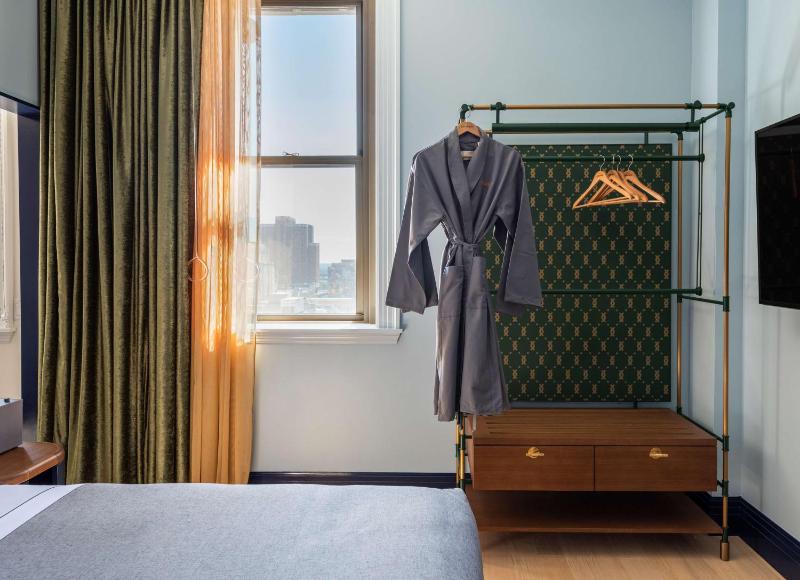 King Room - Mobility Accessible  image 4