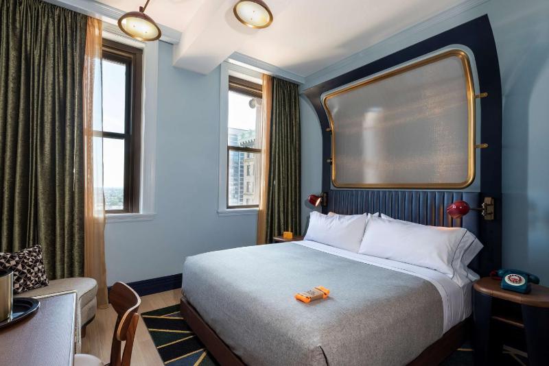 King Room image 3
