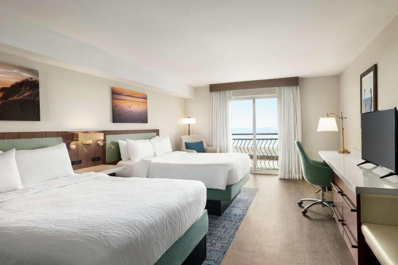 Queen Room with Two Queen Beds with Ocean View image 3