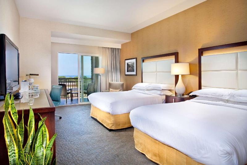 Queen room with Two Queen Beds with Ocean view and Balcony image 4