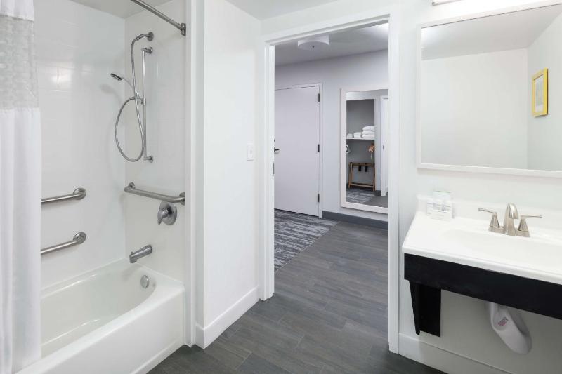 King Room - Mobility Access/Non-Smoking image 2