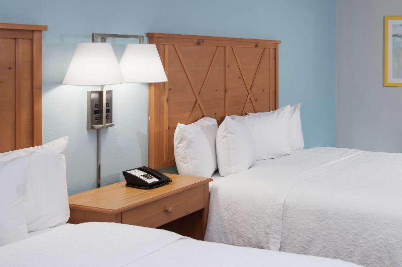 Room with Two Queen Beds - Non-Smoking image 3
