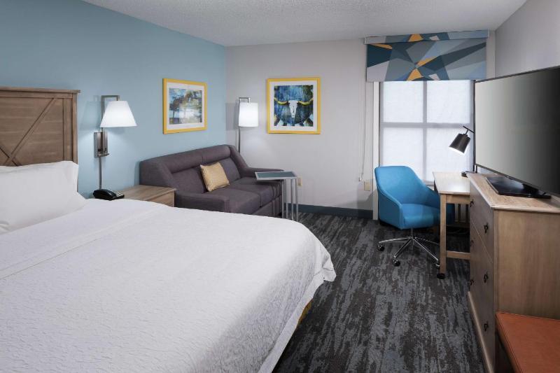 Deluxe King Room - Non-Smoking image 3
