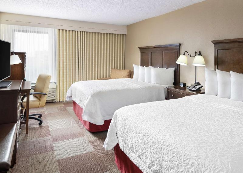 Room with Two Queen Beds - Non-Smoking image 3