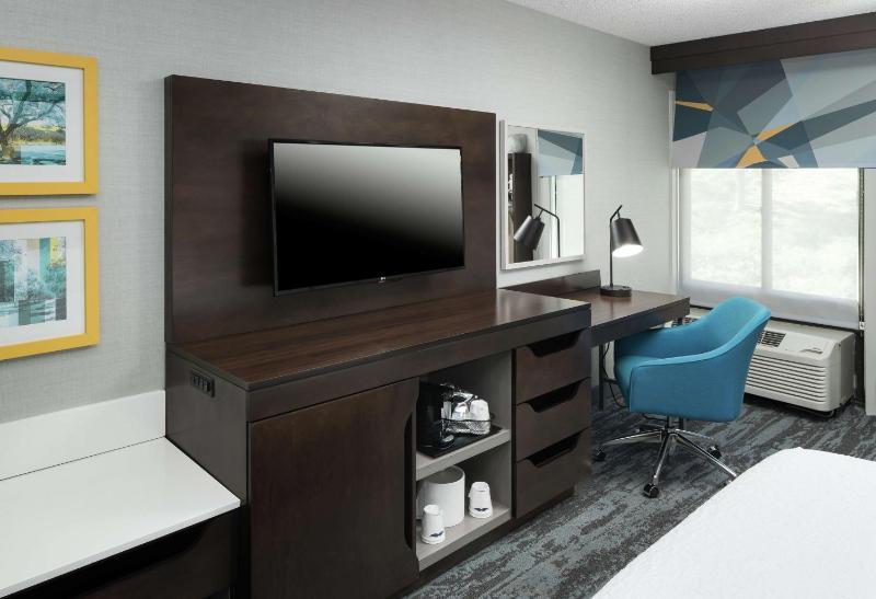 King Room with Sofa Bed and Study - Non-Smoking image 2
