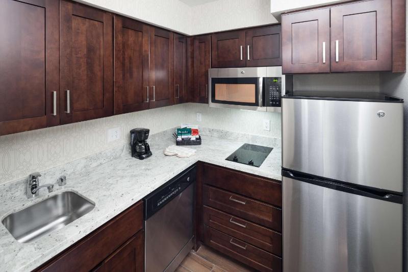 Two-Bedroom Suite with One King And Two Double Beds - Non-Smoking image 2