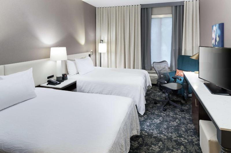 Queen Room with Two Queen Beds - Hearing Accessible image 3