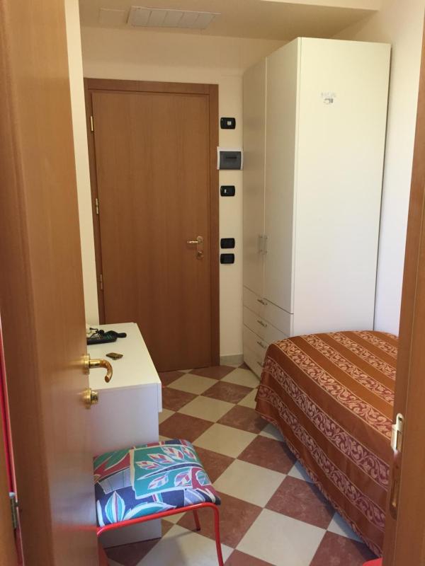 Double Room image 2