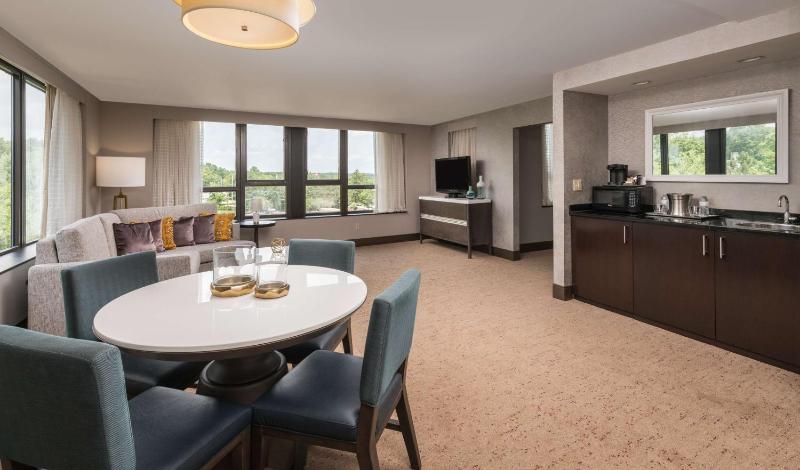 Luxury Suite image 3