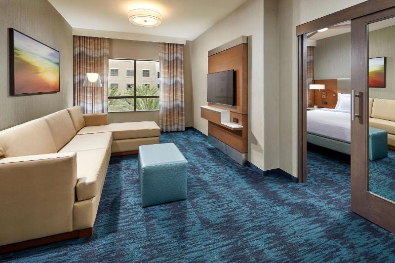 Two-Bedroom Suite with Bath Tub - Disability Access image 4