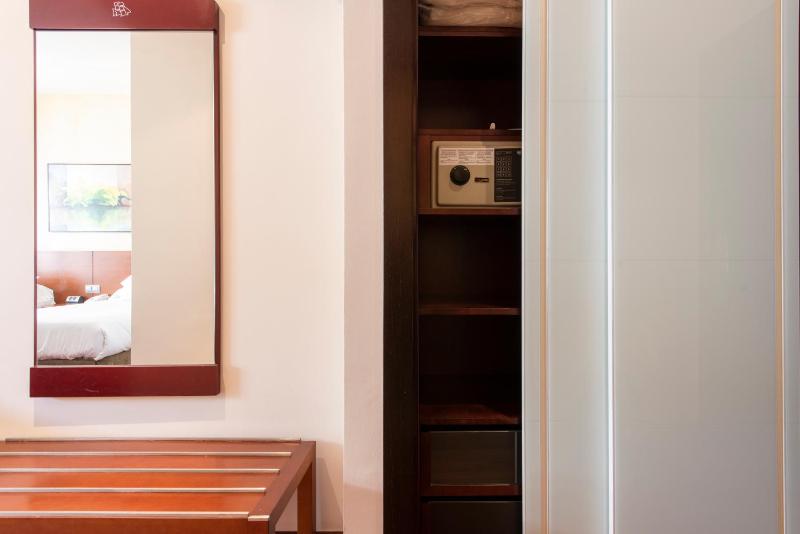 Hotel Maroa Vigo - image 17