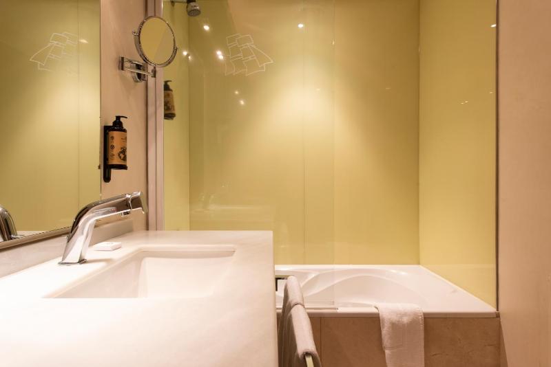 Double or Twin Room with Extra Bed image 3