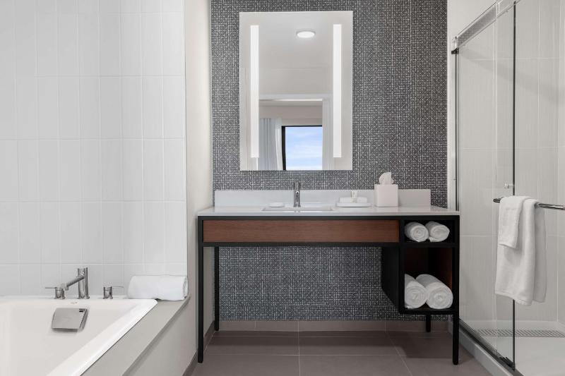 One-Bedroom King Suite image 2