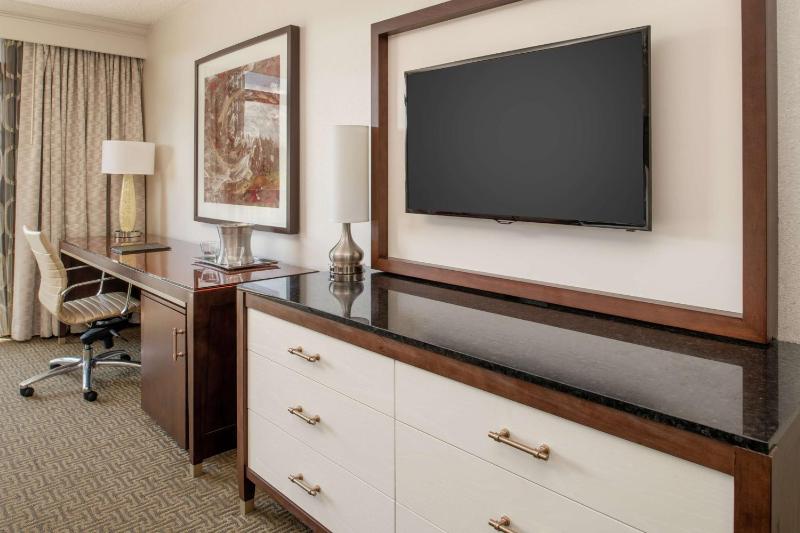 King Room with Accessible Tub - Mobility Access image 1