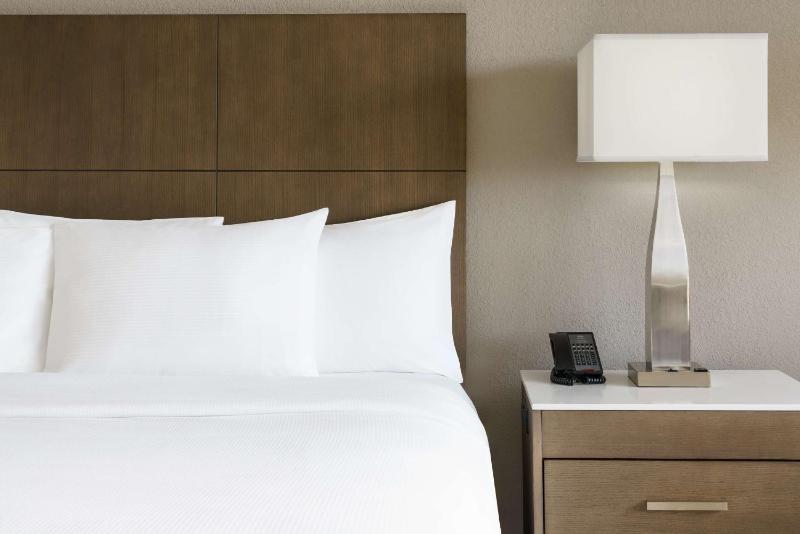 King Room with King Bed - Non-Smoking image 4