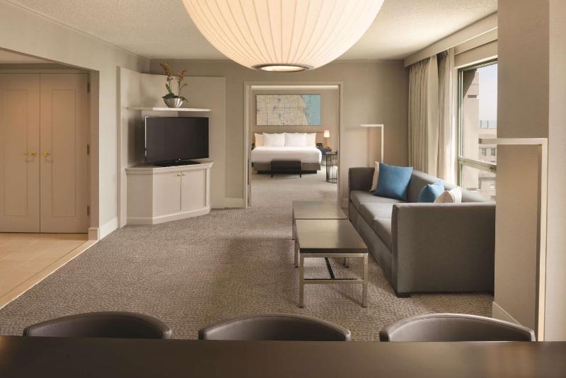 One-Bedroom King Conference Suite
