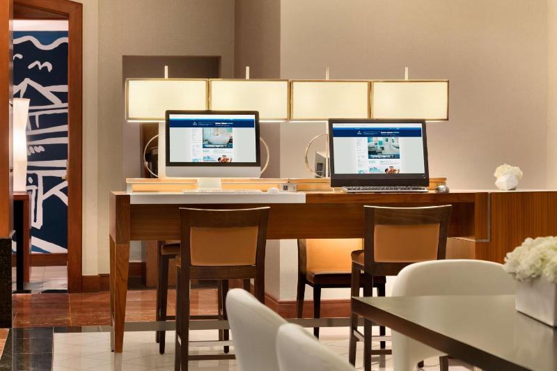 Hilton Chicago/Magnificent Mile Suites - image 13