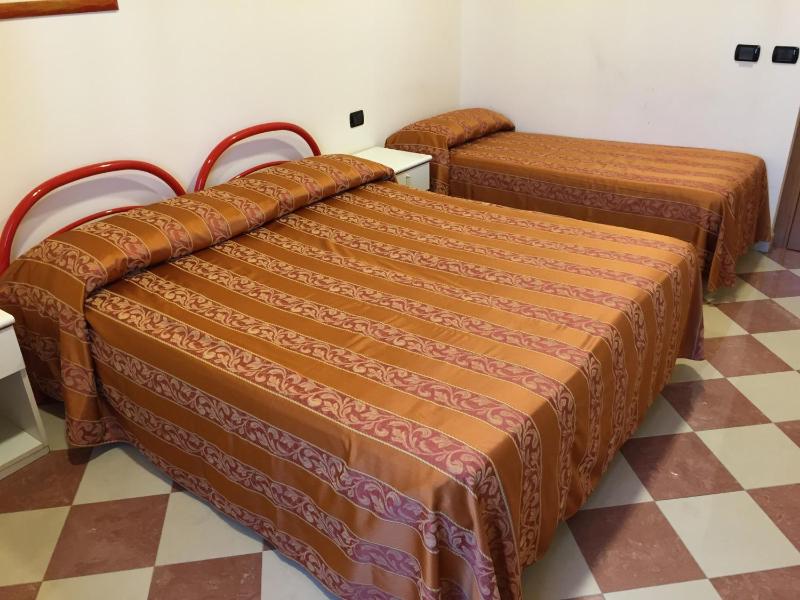 Triple Room image 2
