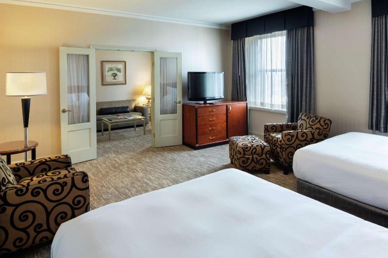 Junior Queen Suite with Two Queen Beds image 3