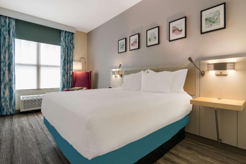 King Room image 4