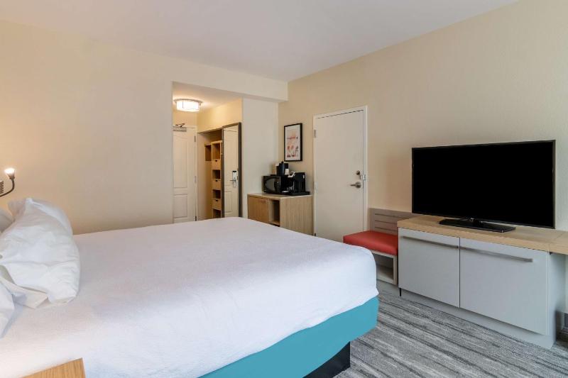 King Room image 3