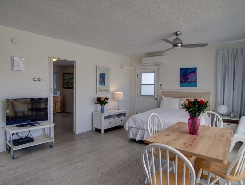 Deluxe Family Suite with Garden View image 3