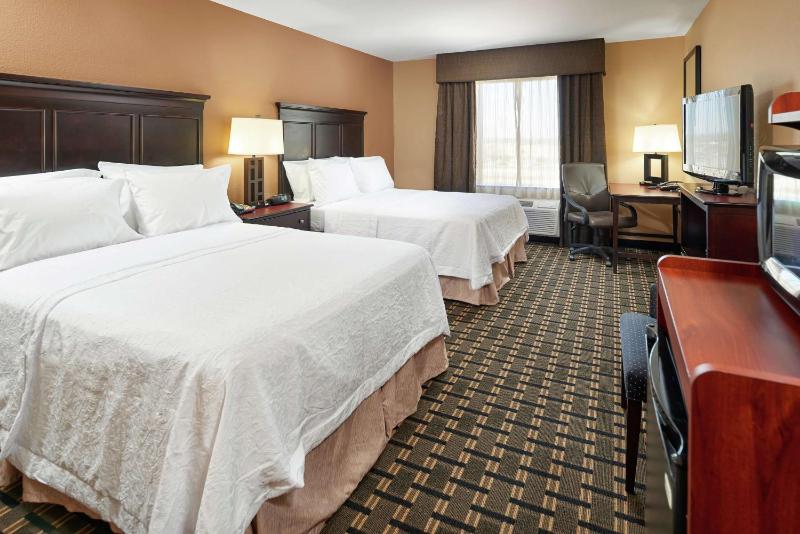 Room with Two Queen Beds - Non-Smoking image 4
