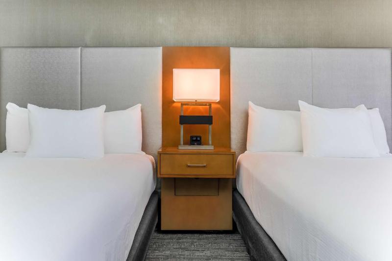 Standard Double Room with Two Double Beds image 3