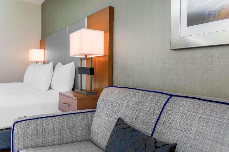 Standard Double Room with Two Double Beds image 4