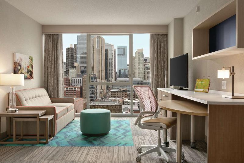 Home2 Suites By Hilton Chicago River North - image 1