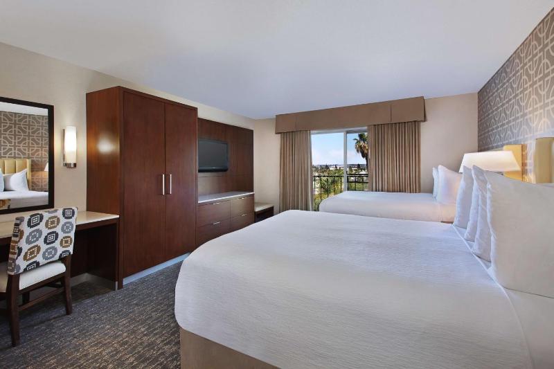 Suite with Two Queen Beds - Non-Smoking image 3