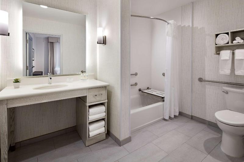 Suite with Two Queen Beds and Tub - Mobility and Hearing Access image 2