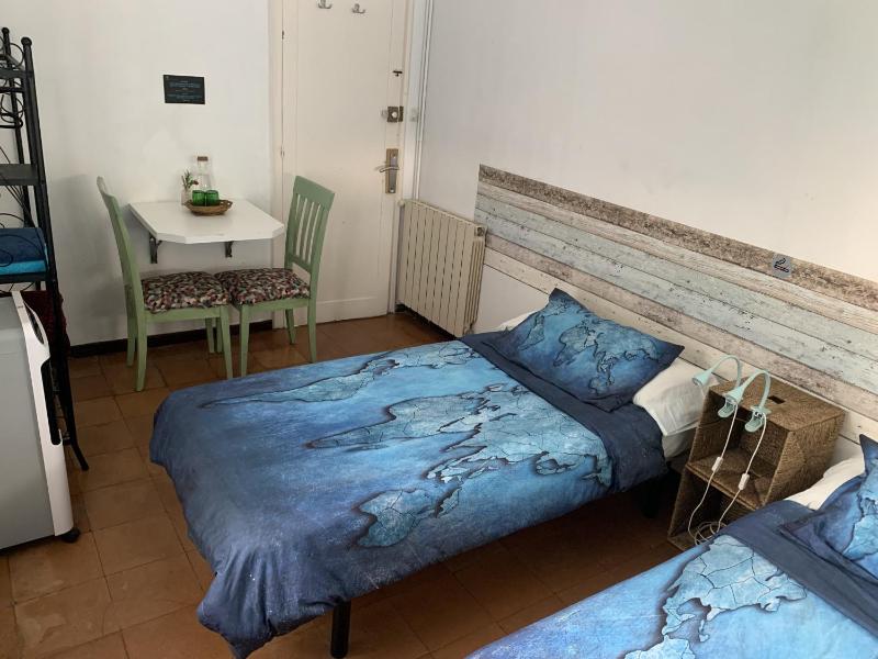 Twin Room with Shared Bathroom image 2