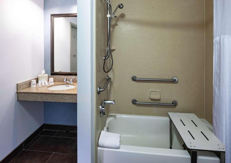 Queen Room with Two Queen Beds and Bath Tub - Mobility Accessible image 2